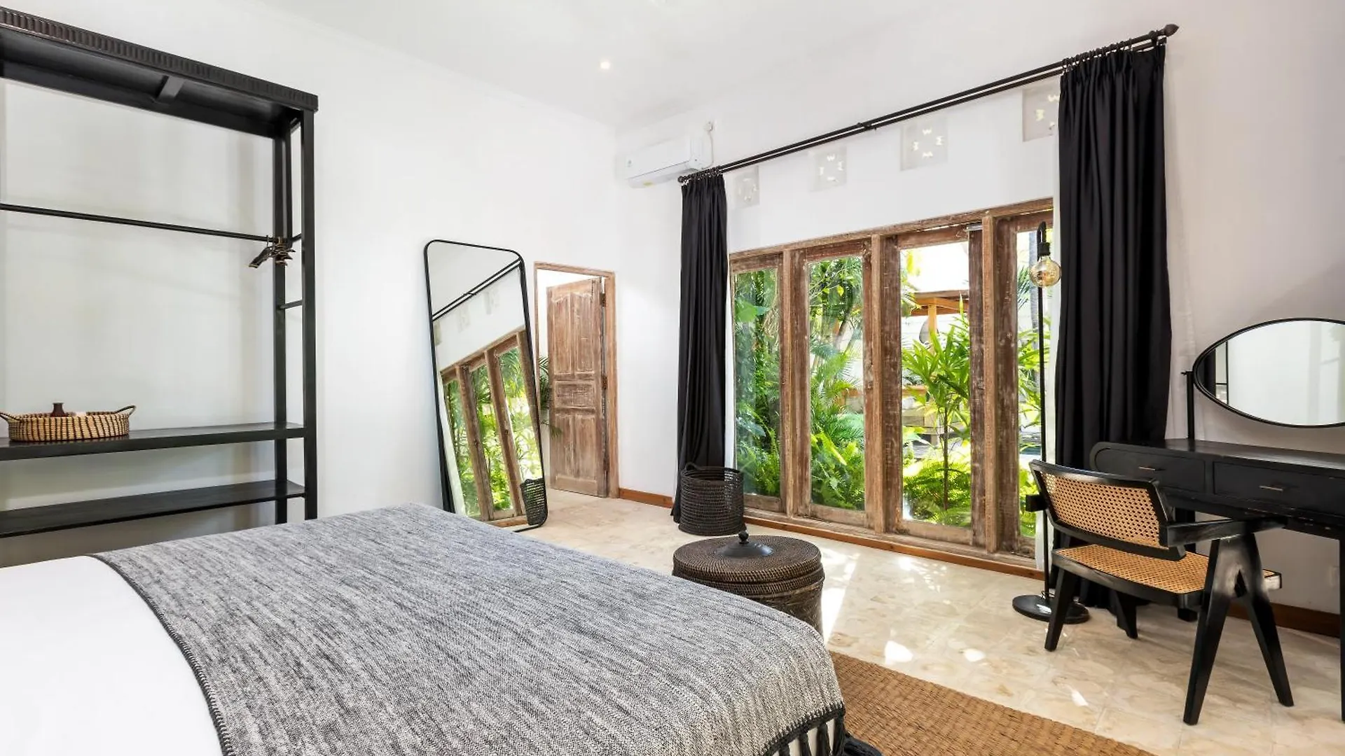 Villa Gauguin By Villa Finder Seminyak